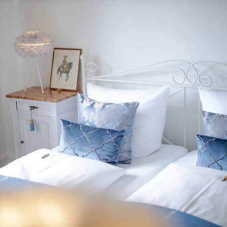 Das Kleine Hotel Iphofen, Fruehstueckszauber, No Waste, Nachhaltig, Nahe Aller Weingueter, Knauf Gips Kg Und Connekt, Kleines Secret Mit Garten & Terrassen, Tv Mirrorring, 55" Tv, Fine Dining, Hunde Willkommen ภายนอก รูปภาพ
