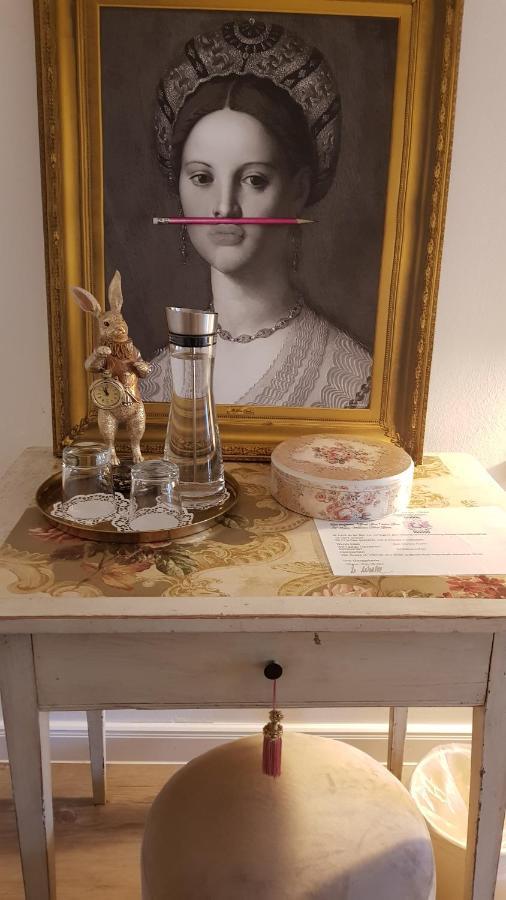 Das Kleine Hotel Iphofen, Fruehstueckszauber, No Waste, Nachhaltig, Nahe Aller Weingueter, Knauf Gips Kg Und Connekt, Kleines Secret Mit Garten & Terrassen, Tv Mirrorring, 55" Tv, Fine Dining, Hunde Willkommen ภายนอก รูปภาพ