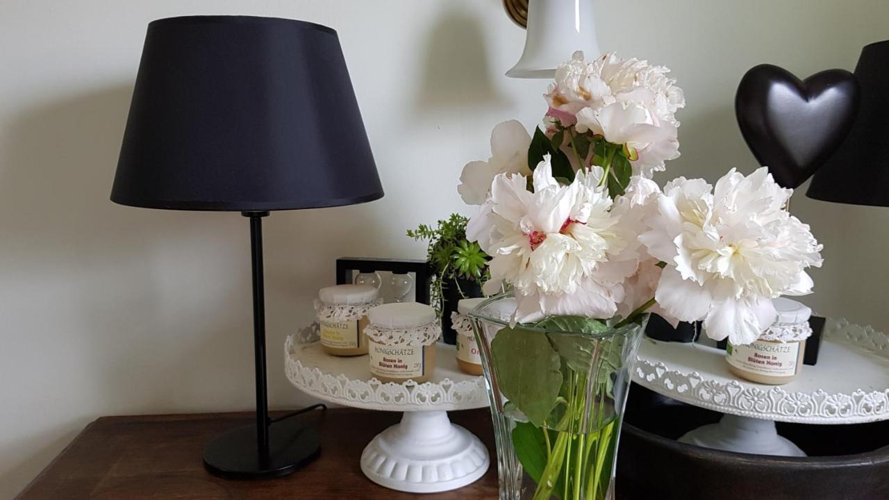 Das Kleine Hotel Iphofen, Fruehstueckszauber, No Waste, Nachhaltig, Nahe Aller Weingueter, Knauf Gips Kg Und Connekt, Kleines Secret Mit Garten & Terrassen, Tv Mirrorring, 55" Tv, Fine Dining, Hunde Willkommen ภายนอก รูปภาพ