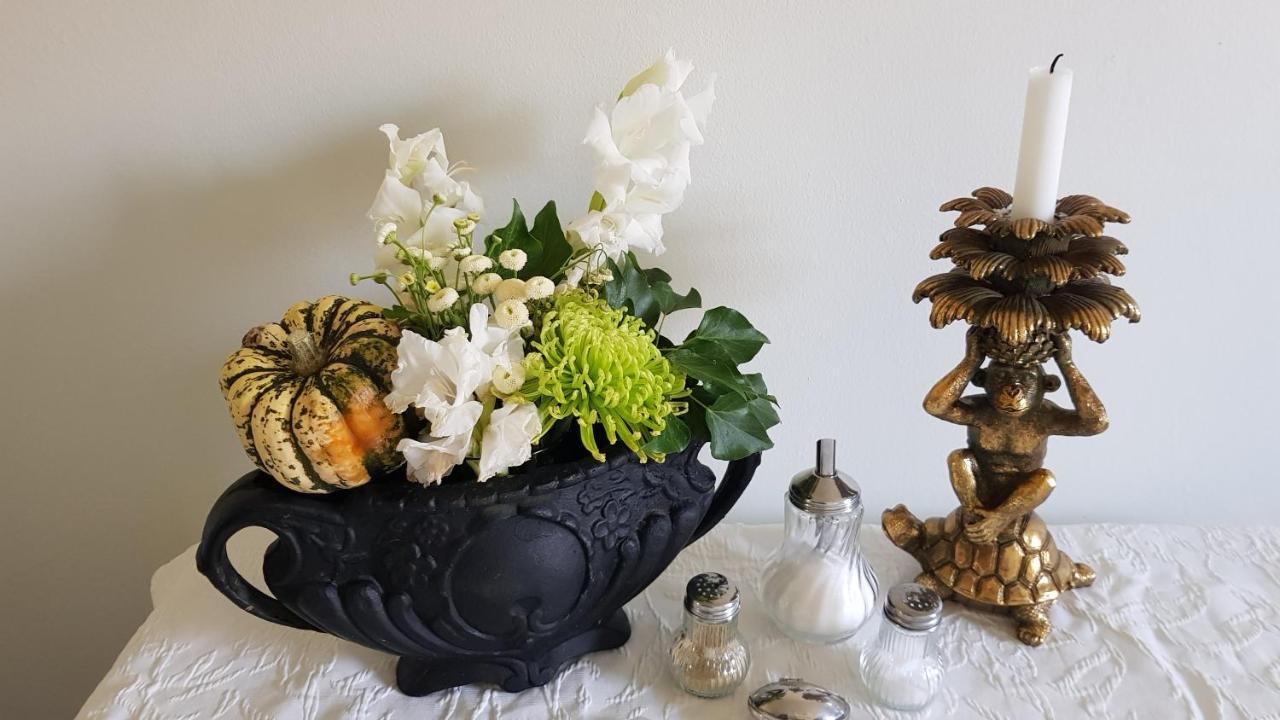 Das Kleine Hotel Iphofen, Fruehstueckszauber, No Waste, Nachhaltig, Nahe Aller Weingueter, Knauf Gips Kg Und Connekt, Kleines Secret Mit Garten & Terrassen, Tv Mirrorring, 55" Tv, Fine Dining, Hunde Willkommen ภายนอก รูปภาพ