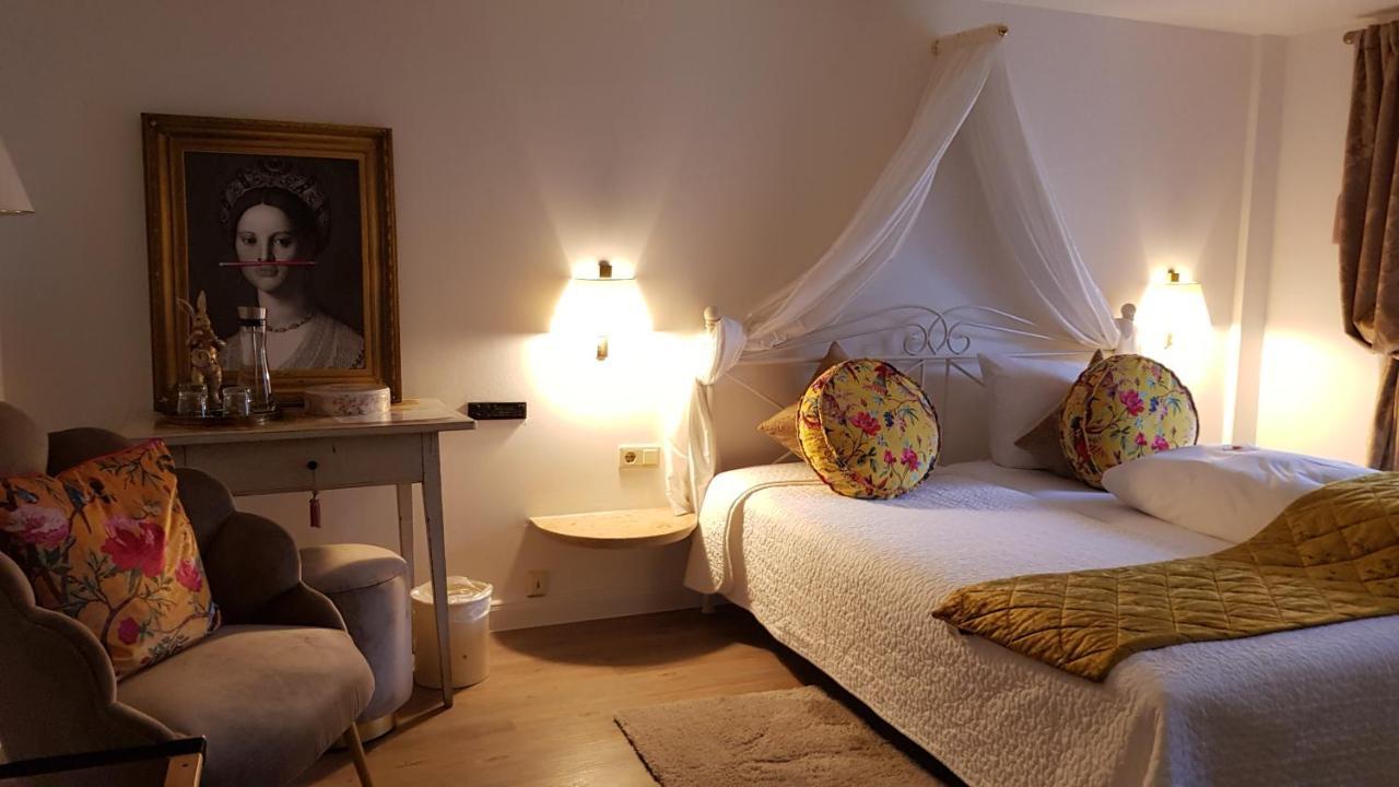 Das Kleine Hotel Iphofen, Fruehstueckszauber, No Waste, Nachhaltig, Nahe Aller Weingueter, Knauf Gips Kg Und Connekt, Kleines Secret Mit Garten & Terrassen, Tv Mirrorring, 55" Tv, Fine Dining, Hunde Willkommen ภายนอก รูปภาพ