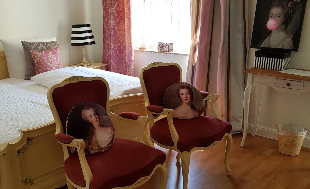 Das Kleine Hotel Iphofen, Fruehstueckszauber, No Waste, Nachhaltig, Nahe Aller Weingueter, Knauf Gips Kg Und Connekt, Kleines Secret Mit Garten & Terrassen, Tv Mirrorring, 55" Tv, Fine Dining, Hunde Willkommen ภายนอก รูปภาพ