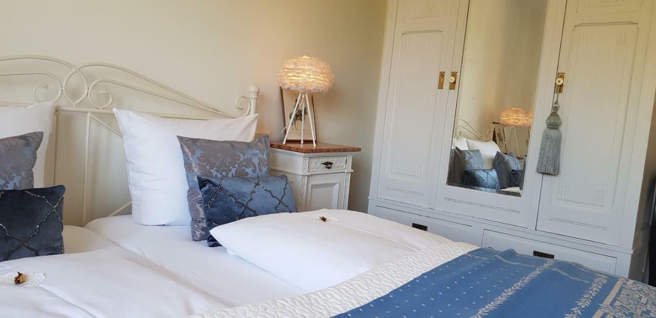 Das Kleine Hotel Iphofen, Fruehstueckszauber, No Waste, Nachhaltig, Nahe Aller Weingueter, Knauf Gips Kg Und Connekt, Kleines Secret Mit Garten & Terrassen, Tv Mirrorring, 55" Tv, Fine Dining, Hunde Willkommen ภายนอก รูปภาพ