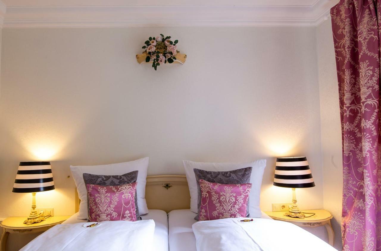 Das Kleine Hotel Iphofen, Fruehstueckszauber, No Waste, Nachhaltig, Nahe Aller Weingueter, Knauf Gips Kg Und Connekt, Kleines Secret Mit Garten & Terrassen, Tv Mirrorring, 55" Tv, Fine Dining, Hunde Willkommen ภายนอก รูปภาพ