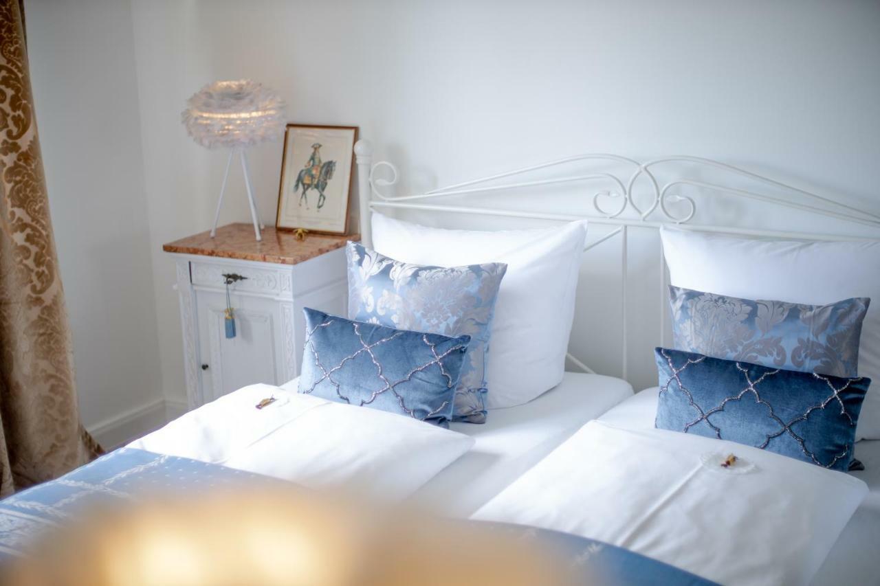 Das Kleine Hotel Iphofen, Fruehstueckszauber, No Waste, Nachhaltig, Nahe Aller Weingueter, Knauf Gips Kg Und Connekt, Kleines Secret Mit Garten & Terrassen, Tv Mirrorring, 55" Tv, Fine Dining, Hunde Willkommen ภายนอก รูปภาพ